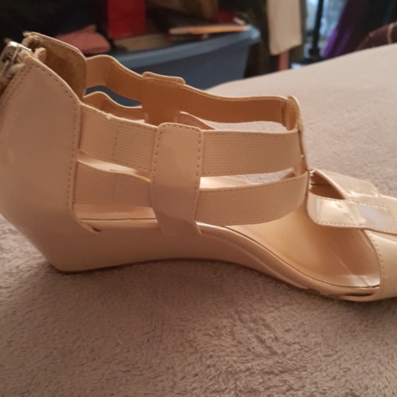 Shoes - Picture 3 of 4
